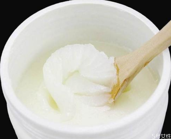 厚涂凡士林可以去黑頭嗎 凡士林擦臉會堵塞毛孔嗎 厚涂凡士林可以去黑頭嗎 凡士林擦臉會堵塞毛孔嗎