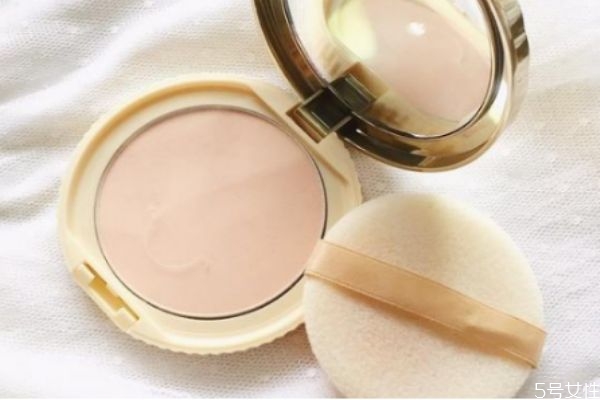 粉餅可以當(dāng)?shù)讑y用嗎 粉餅打開(kāi)2年還能用嗎