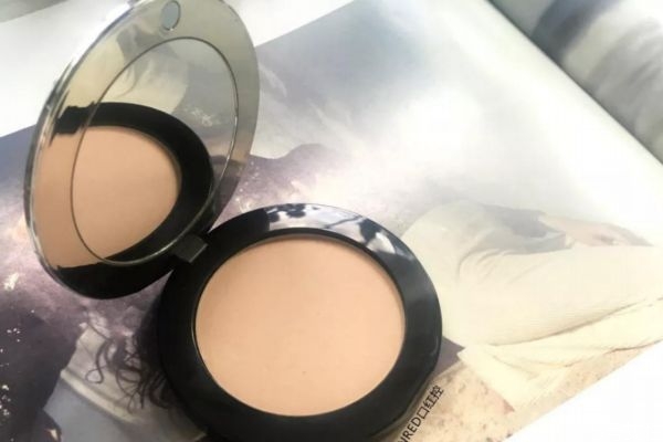 粉餅的粉撲怎么清潔 粉餅是按壓式還是涂抹式 粉餅的粉撲怎么清潔 粉餅是按壓式還是涂抹式