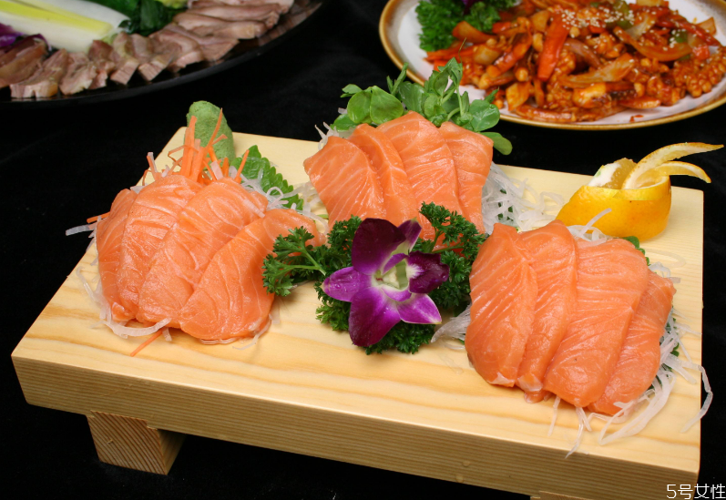 三文魚怎么看壞沒壞 三文魚為什么要加芥末 三文魚怎么看壞沒壞 三文魚為什么要加芥末