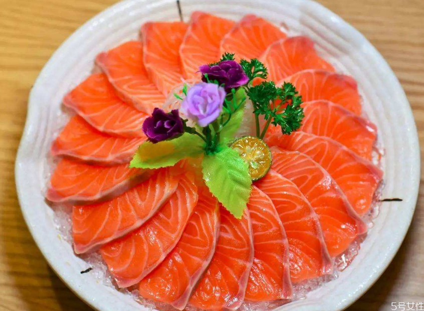 三文魚為什么那么貴 三文魚貴還是金槍魚貴 三文魚為什么那么貴 三文魚貴還是金槍魚貴