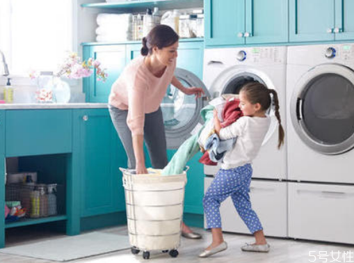 衣服洗完為什么有臭味 怎么拯救曬臭的衣服 衣服洗完為什么有臭味 怎么拯救曬臭的衣服