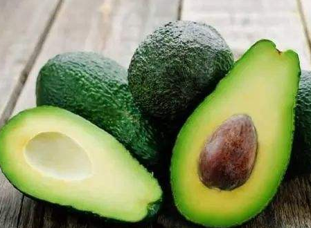 生牛油果可以煮熟吃嗎 生牛油果怎么吃最好 生牛油果可以煮熟吃嗎 生牛油果怎么吃最好