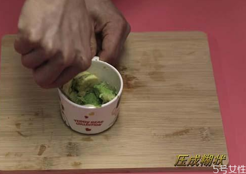 牛油果寶寶怎么吃 牛油果寶寶做輔食的做法 牛油果寶寶怎么吃 牛油果寶寶做輔食的做法