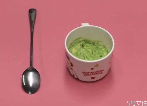 牛油果寶寶怎么吃 牛油果寶寶做輔食的做法 牛油果寶寶怎么吃 牛油果寶寶做輔食的做法