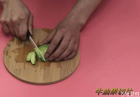 牛油果寶寶怎么吃 牛油果寶寶做輔食的做法 牛油果寶寶怎么吃 牛油果寶寶做輔食的做法