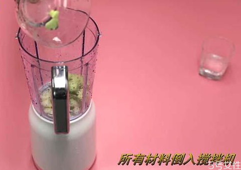 牛油果寶寶怎么吃 牛油果寶寶做輔食的做法 牛油果寶寶怎么吃 牛油果寶寶做輔食的做法