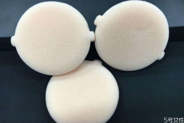 粉撲是用絨面還是海綿 粉撲是按壓還是擦