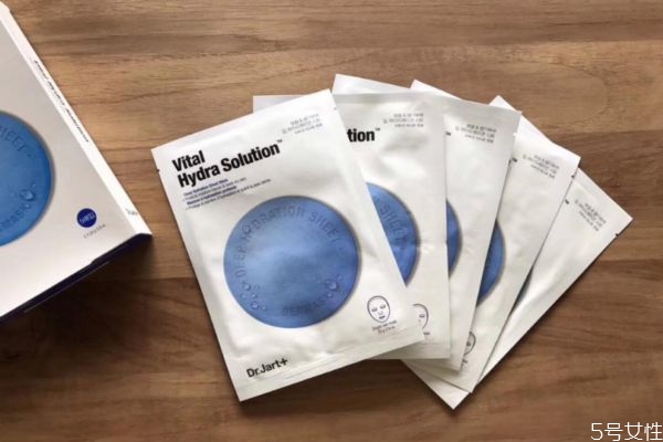 晚上貼完面膜要洗臉嗎 晚上敷完面膜出門好嗎 晚上貼完面膜要洗臉嗎 晚上敷完面膜出門好嗎