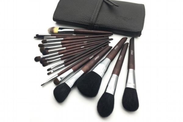 化妝刷可以用洗面奶洗嗎 化妝刷能用來(lái)干洗嗎 化妝刷可以用洗面奶洗嗎 化妝刷能用來(lái)干洗嗎