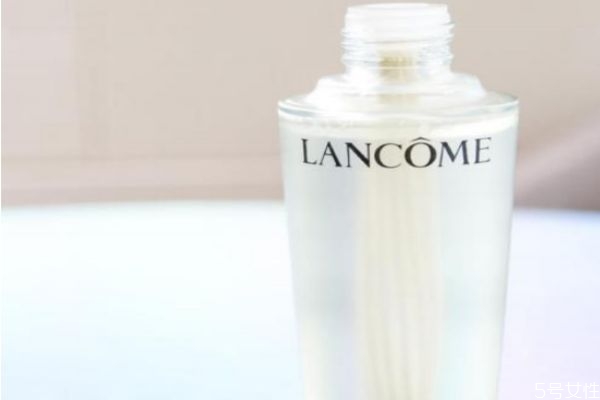 蘭蔻極光水適合冬天用嗎 蘭蔻極光水應(yīng)該與什么一起用 蘭蔻極光水適合冬天用嗎 蘭蔻極光水應(yīng)該與什么一起用