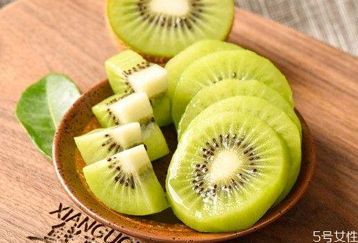 獼猴桃怎么剝皮方便 獼猴桃去皮技巧 獼猴桃怎么剝皮方便 獼猴桃去皮技巧