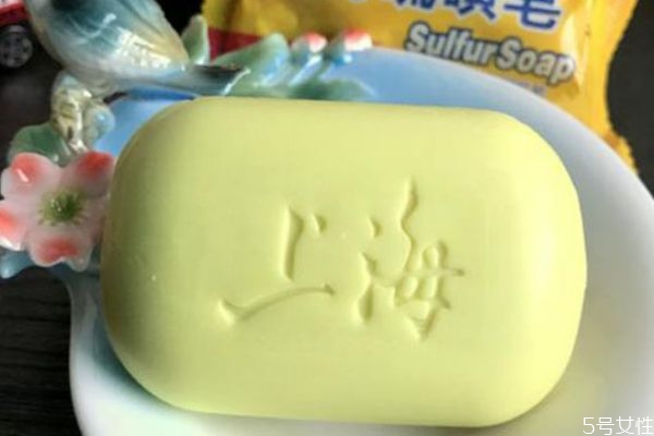 硫磺皂洗頭發(fā)正確方法 硫磺皂洗頭的注意事項(xiàng) 硫磺皂洗頭發(fā)正確方法 硫磺皂洗頭的注意事項(xiàng)