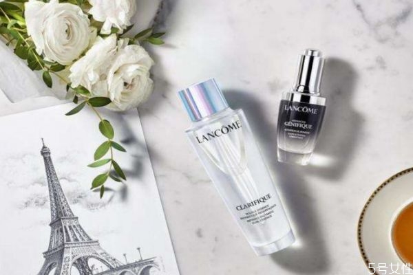 蘭蔻極光水和海藍(lán)之謎精粹水哪個好 神仙水和極光水比較