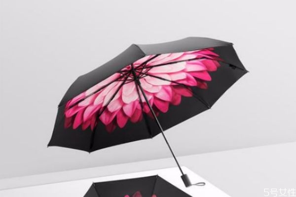 太陽(yáng)傘外面白色防曬嗎 太陽(yáng)傘透光還防曬嗎 太陽(yáng)傘外面白色防曬嗎 太陽(yáng)傘透光還防曬嗎