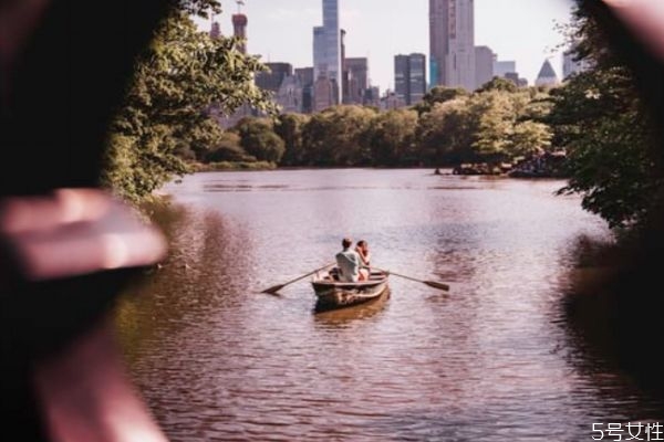 男人珍惜什么樣的情人 男人對(duì)情人負(fù)責(zé)的表現(xiàn) 男人珍惜什么樣的情人 男人對(duì)情人負(fù)責(zé)的表現(xiàn)