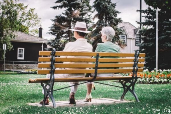 男人珍惜什么樣的情人 男人對(duì)情人負(fù)責(zé)的表現(xiàn) 男人珍惜什么樣的情人 男人對(duì)情人負(fù)責(zé)的表現(xiàn)