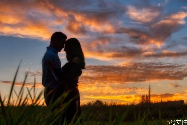 老公背叛了婚姻還能繼續(xù)嗎 男人不愛了有辦法挽回嗎 老公背叛了婚姻還能繼續(xù)嗎 男人不愛了有辦法挽回嗎