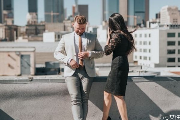 男人珍惜什么樣的情人 男人對(duì)情人負(fù)責(zé)的表現(xiàn) 男人珍惜什么樣的情人 男人對(duì)情人負(fù)責(zé)的表現(xiàn)