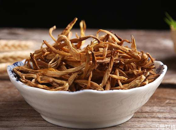 干黃花菜可以不洗嗎 干黃花菜泡多久可以炒 干黃花菜可以不洗嗎 干黃花菜泡多久可以炒