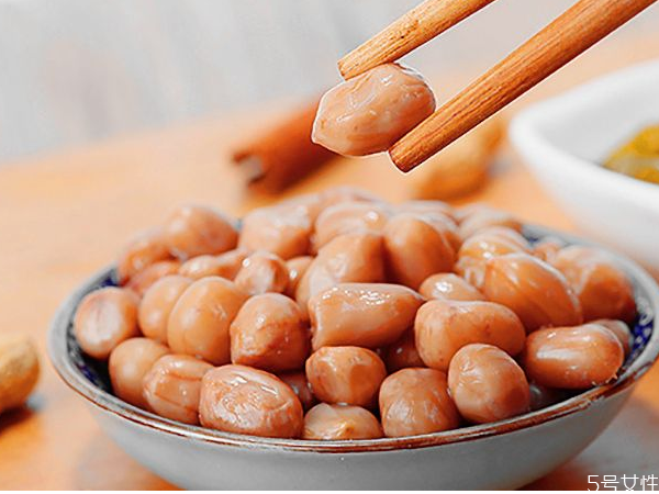 鹽水花生怎么煮才入味 鹽水煮花生要開口嗎 鹽水花生怎么煮才入味 鹽水煮花生要開口嗎