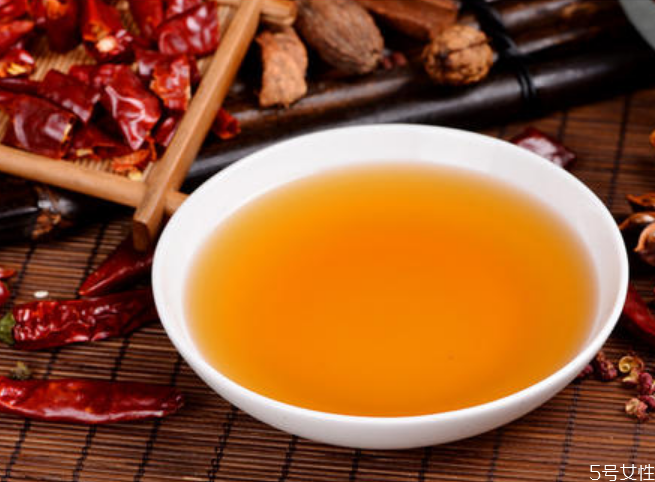 火鍋油碟是什么油 火鍋油碟怎么調(diào) 火鍋油碟是什么油 火鍋油碟怎么調(diào)