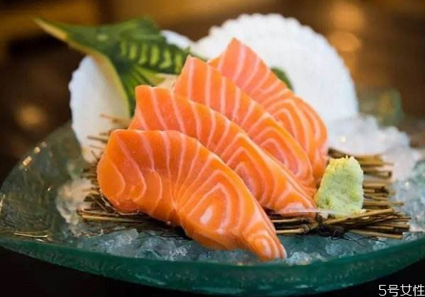 冷凍三文魚(yú)能做刺身嗎 三文魚(yú)魚(yú)尾刺身好吃嗎