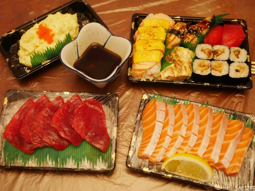 冷凍三文魚(yú)能做刺身嗎 三文魚(yú)魚(yú)尾刺身好吃嗎