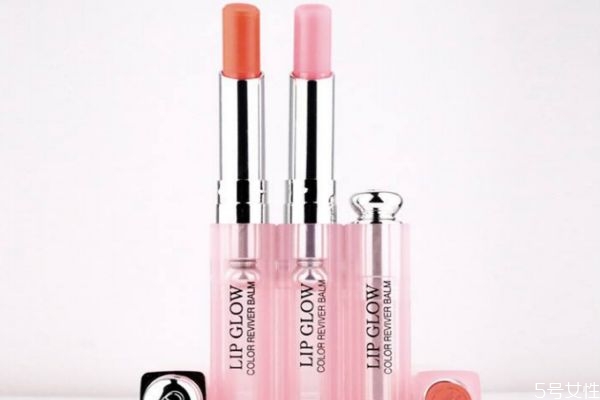 變色唇膏能涂著睡覺(jué)嗎 涂唇膏的正確步驟 變色唇膏能涂著睡覺(jué)嗎 涂唇膏的正確步驟