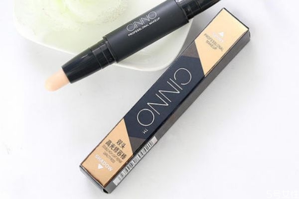 高光棒可以當(dāng)眼影用嗎 高光和眼影的區(qū)別 高光棒可以當(dāng)眼影用嗎 高光和眼影的區(qū)別