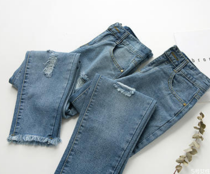 牛仔褲能用機(jī)洗嗎 機(jī)洗牛仔褲需要注意什么 牛仔褲能用機(jī)洗嗎 機(jī)洗牛仔褲需要注意什么