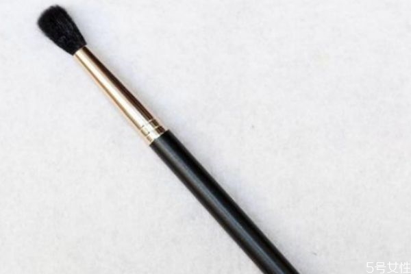 沒(méi)有鼻影刷怎么畫(huà)鼻影 鼻影刷都能干什么 沒(méi)有鼻影刷怎么畫(huà)鼻影 鼻影刷都能干什么