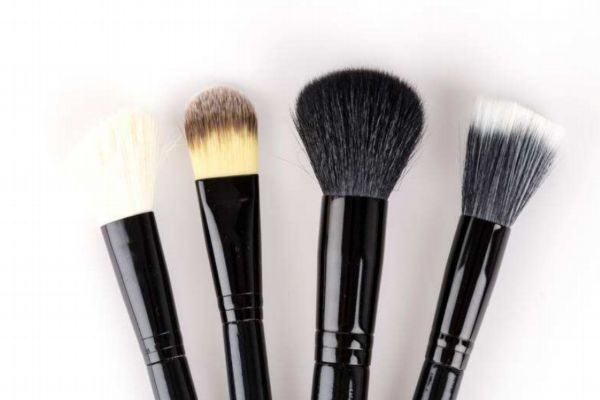 化妝刷沒(méi)干能用嗎 什么化妝刷套裝好用 化妝刷沒(méi)干能用嗎 什么化妝刷套裝好用