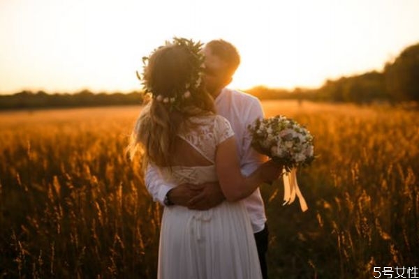 網(wǎng)聊多久會(huì)失去新鮮感 網(wǎng)戀話題越來越少怎么辦 網(wǎng)聊多久會(huì)失去新鮮感 網(wǎng)戀話題越來越少怎么辦