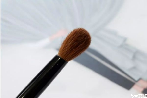 化妝刷沒有清洗劑該用什么洗 化妝刷用沐浴露洗可以嗎 化妝刷沒有清洗劑該用什么洗 化妝刷用沐浴露洗可以嗎