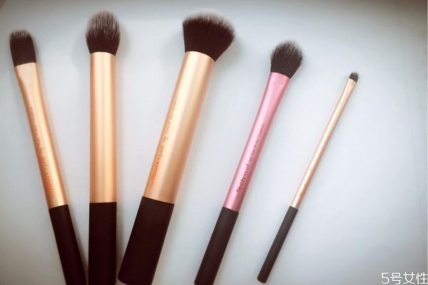 鼻影刷和高光刷的區(qū)別 怎樣選擇鼻影刷 鼻影刷和高光刷的區(qū)別 怎樣選擇鼻影刷