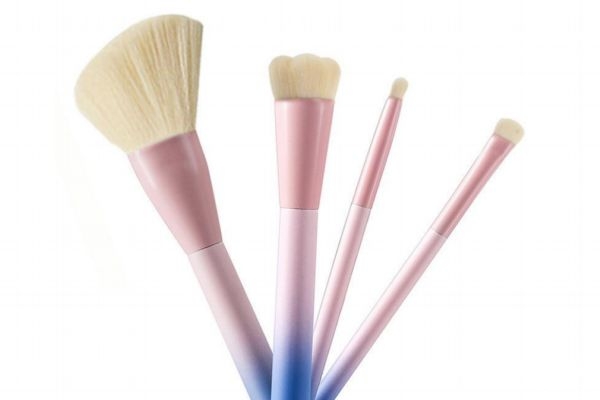 化妝刷可以烘干消毒嗎 化妝刷可以用風(fēng)扇吹嗎 化妝刷可以烘干消毒嗎 化妝刷可以用風(fēng)扇吹嗎