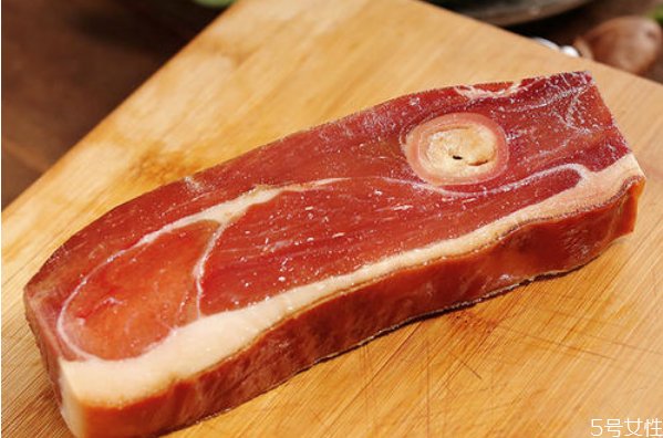 火腿是熟肉嗎 火腿一定是要腿肉做嗎 火腿是熟肉嗎 火腿一定是要腿肉做嗎