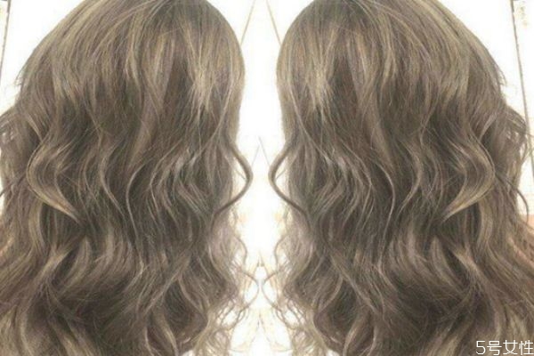 燙過的頭發(fā)下次怎么剪 燙發(fā)后長長了怎么剪 燙過的頭發(fā)下次怎么剪 燙發(fā)后長長了怎么剪