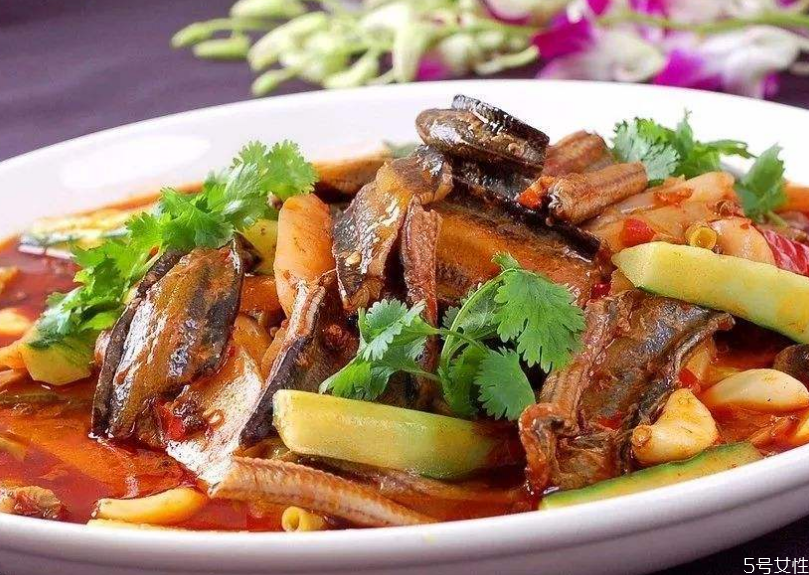 黃鱔在家里清水能養(yǎng)嗎 黃鱔在魚缸能長期養(yǎng)嗎 黃鱔在家里清水能養(yǎng)嗎 黃鱔在魚缸能長期養(yǎng)嗎