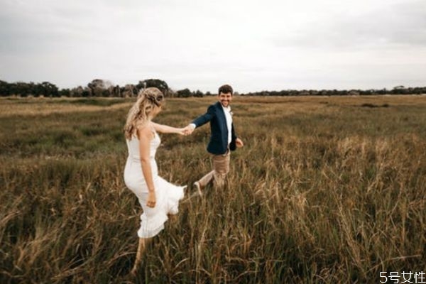 如何彌補(bǔ)對(duì)老婆的傷害 怎么勸老婆回心轉(zhuǎn)意