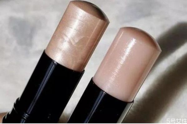 高光棒可以用來遮瑕嗎 遮瑕筆和高光棒區(qū)別 高光棒可以用來遮瑕嗎 遮瑕筆和高光棒區(qū)別