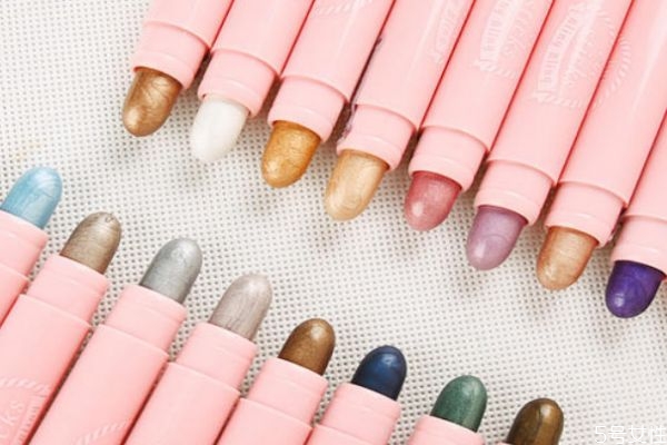 高光棒可以用來遮瑕嗎 遮瑕筆和高光棒區(qū)別 高光棒可以用來遮瑕嗎 遮瑕筆和高光棒區(qū)別