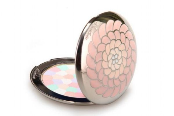 粉餅可以代替bb霜嗎 油皮適合什么粉餅定妝 粉餅可以代替bb霜嗎 油皮適合什么粉餅定妝