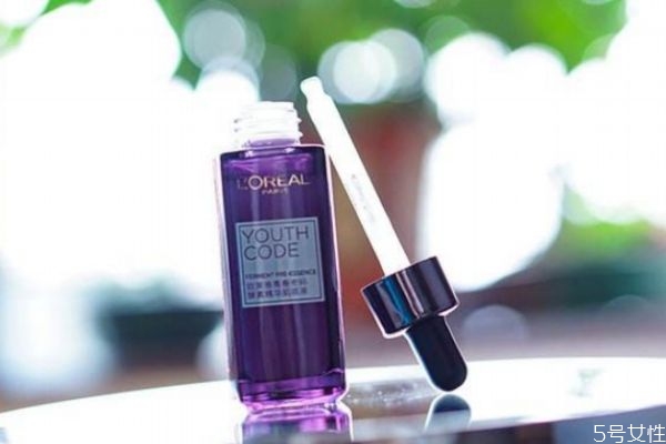 水前精華有必要用嗎 水和精華哪個重要 水前精華有必要用嗎 水和精華哪個重要