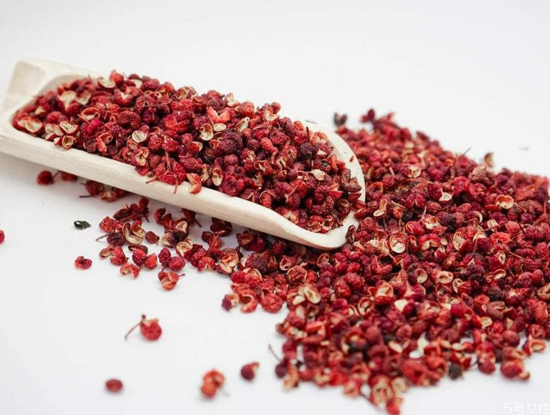 花椒籽能泡腳嗎 花椒籽泡腳有什么好處 花椒籽能泡腳嗎 花椒籽泡腳有什么好處