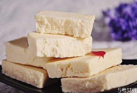 奶豆腐可以生吃嗎 奶豆腐怎么做好吃 奶豆腐可以生吃嗎 奶豆腐怎么做好吃