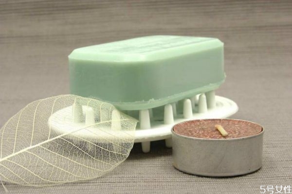 透明皂和普通香皂有什么區(qū)別 白肥皂和黃肥皂區(qū)別 透明皂和普通香皂有什么區(qū)別 白肥皂和黃肥皂區(qū)別