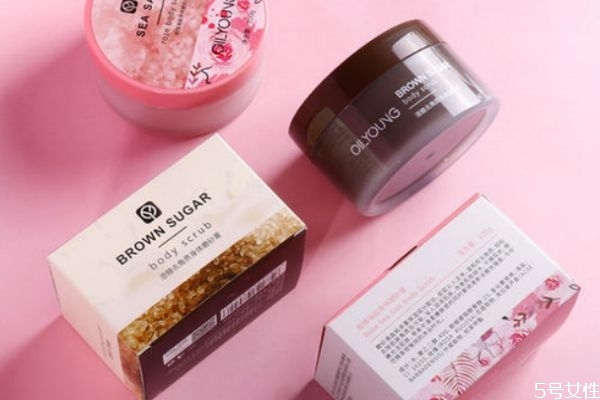 磨砂膏可以當(dāng)洗面奶么 磨砂膏和洗面奶那個先用 磨砂膏可以當(dāng)洗面奶么 磨砂膏和洗面奶那個先用