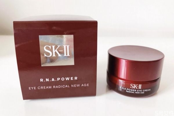 有脂肪?？刹豢梢酝垦鬯?先用精華還是先用眼霜